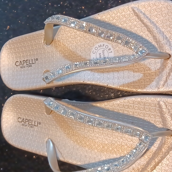 Capelli New York Rhinestone Flip Flop Sandals NEW - Picture 3 of 9